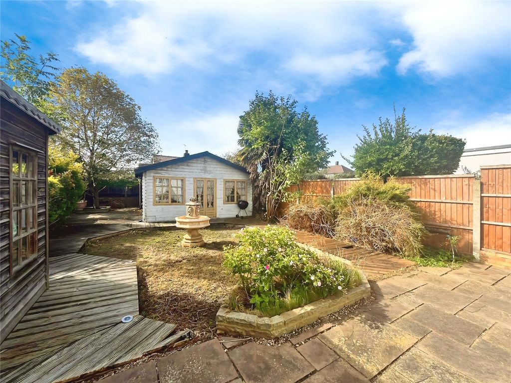 Property photo 3 of 12 Garden