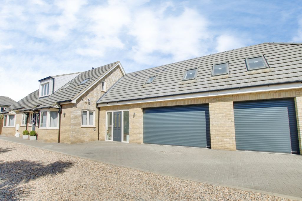 Property photo 1 of 32