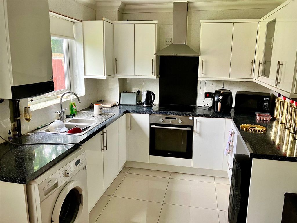 Property photo 3 of 13 Kitchen