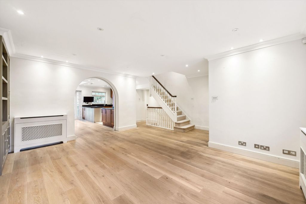 Property photo 2 of 16 Image
