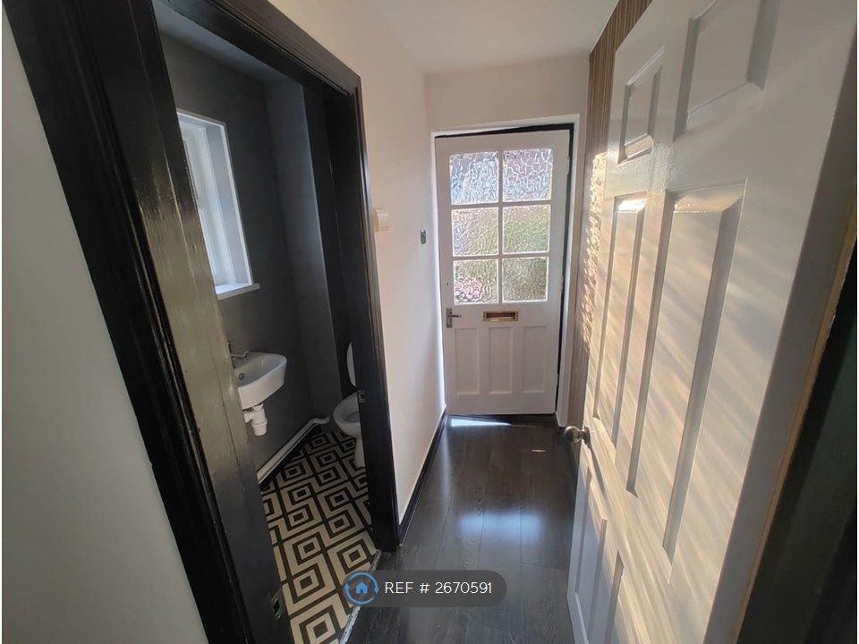 Property photo 2 of 25