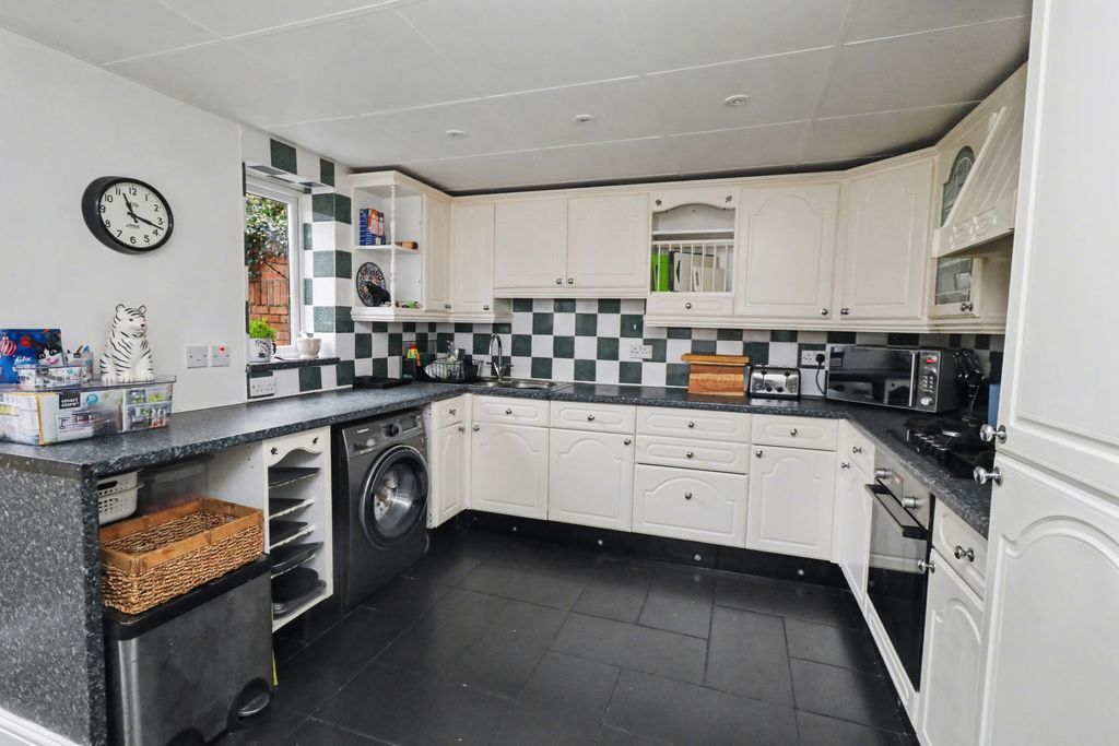 Property photo 3 of 9 Img_9842