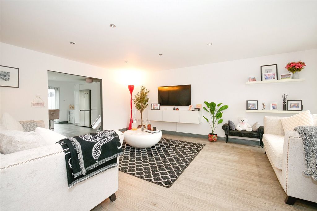 Property photo 2 of 17 Picture No. 20