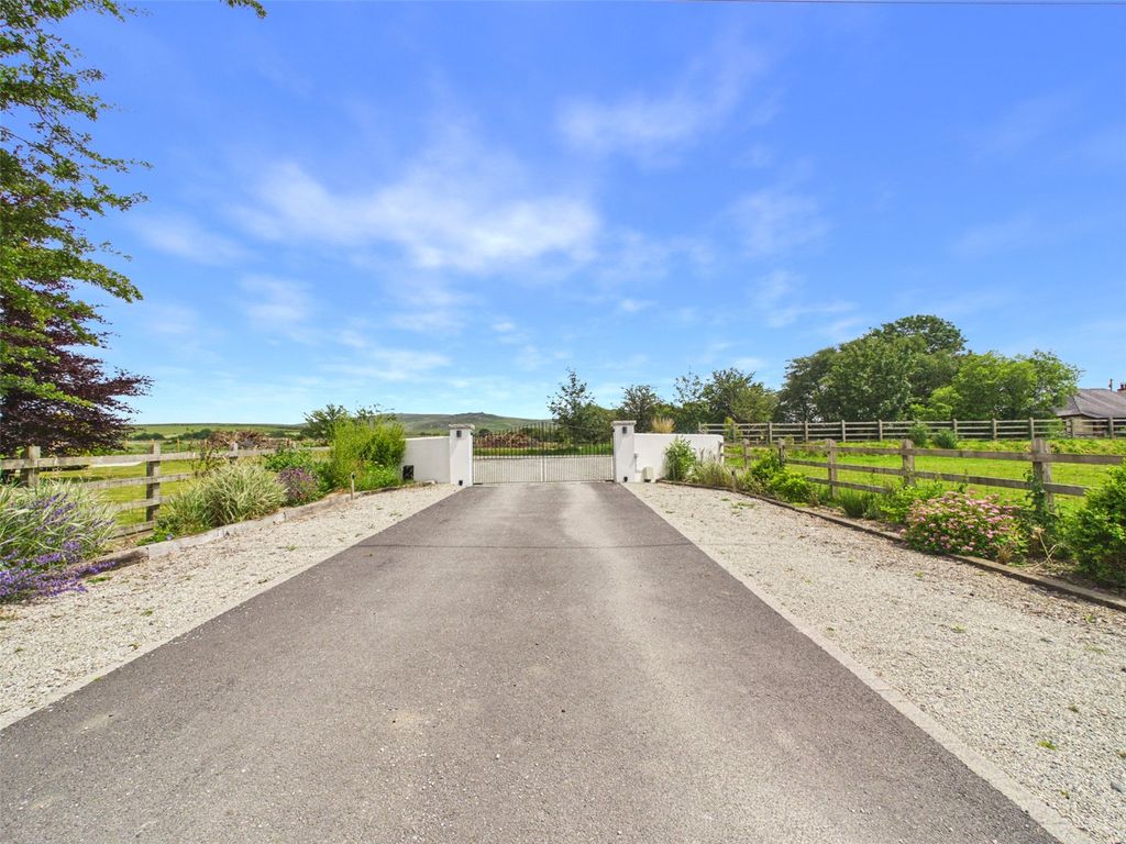 Property photo 2 of 41 Gated Entrance