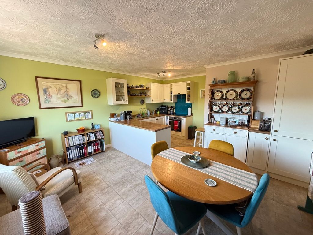 Property photo 3 of 31