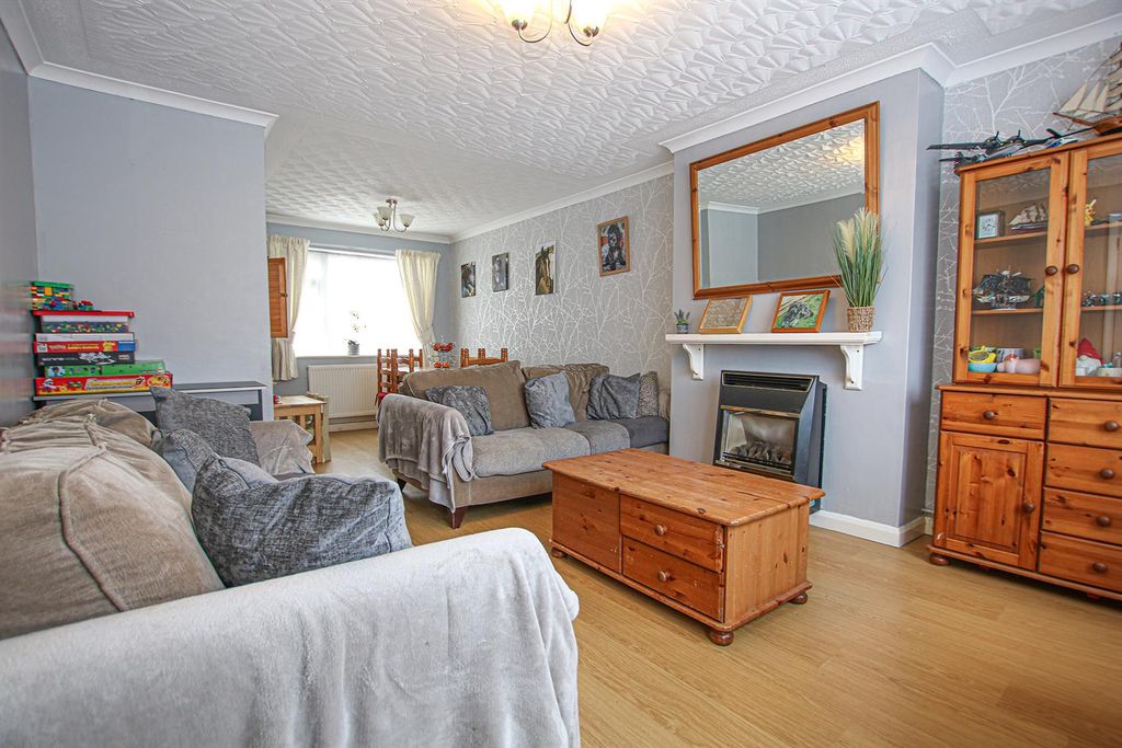 Property photo 3 of 14 Img_0921Lvg.Jpg