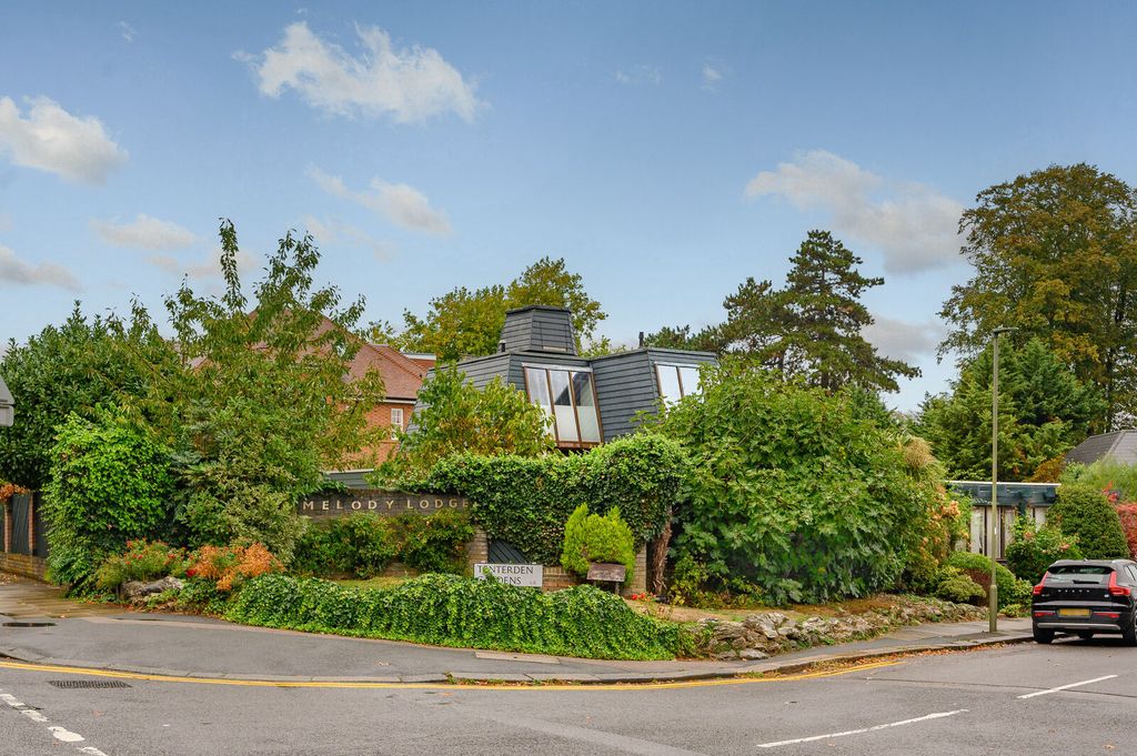 Property photo 1 of 21
