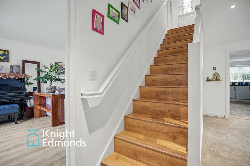 Property photo 2 of 27