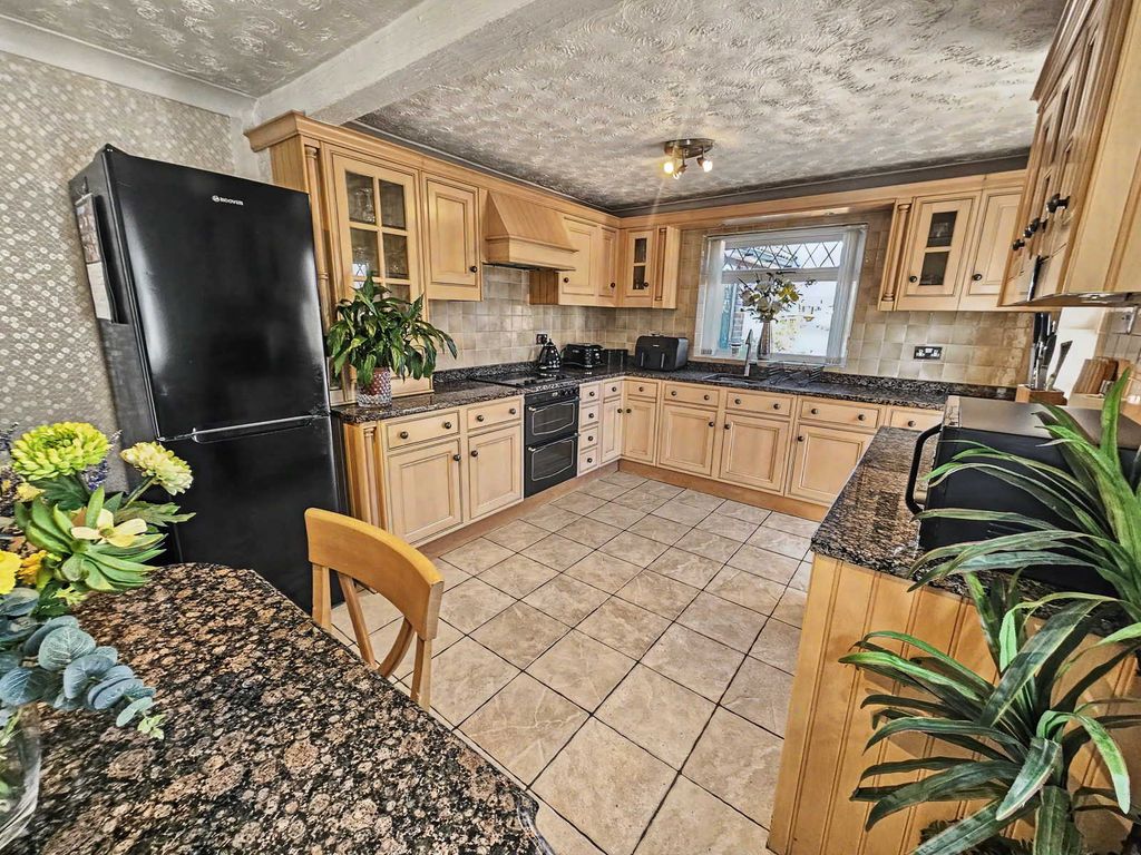 Property photo 1 of 19 Kitchen Diner