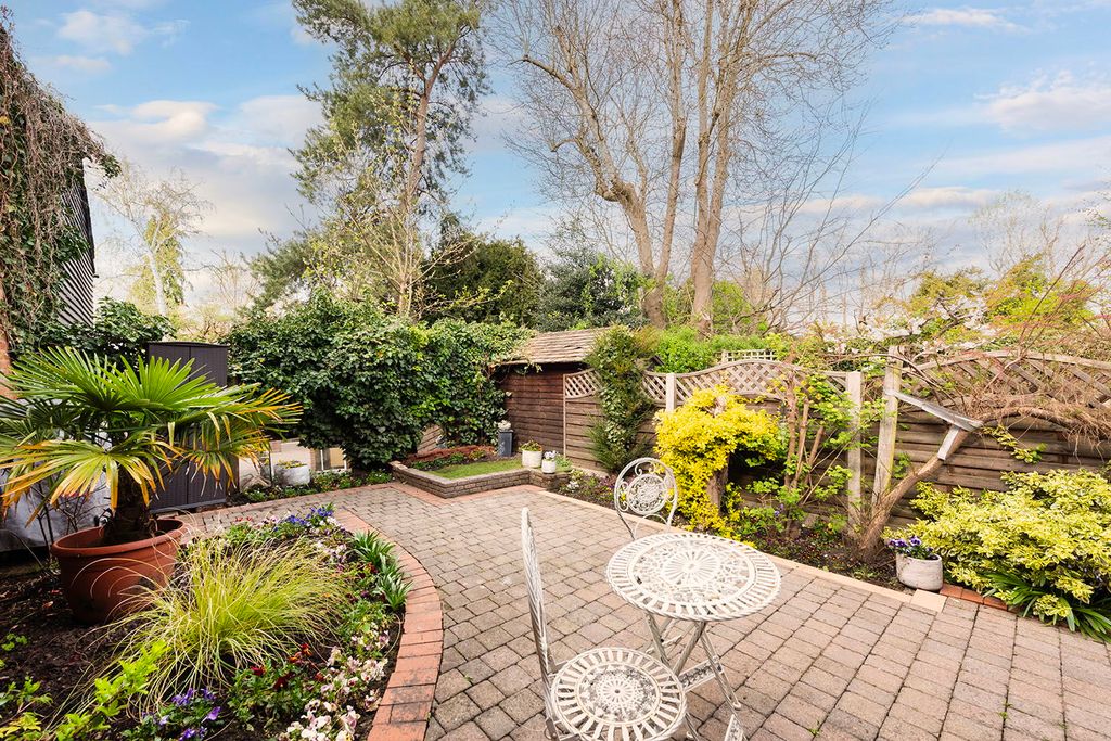 Property photo 2 of 16