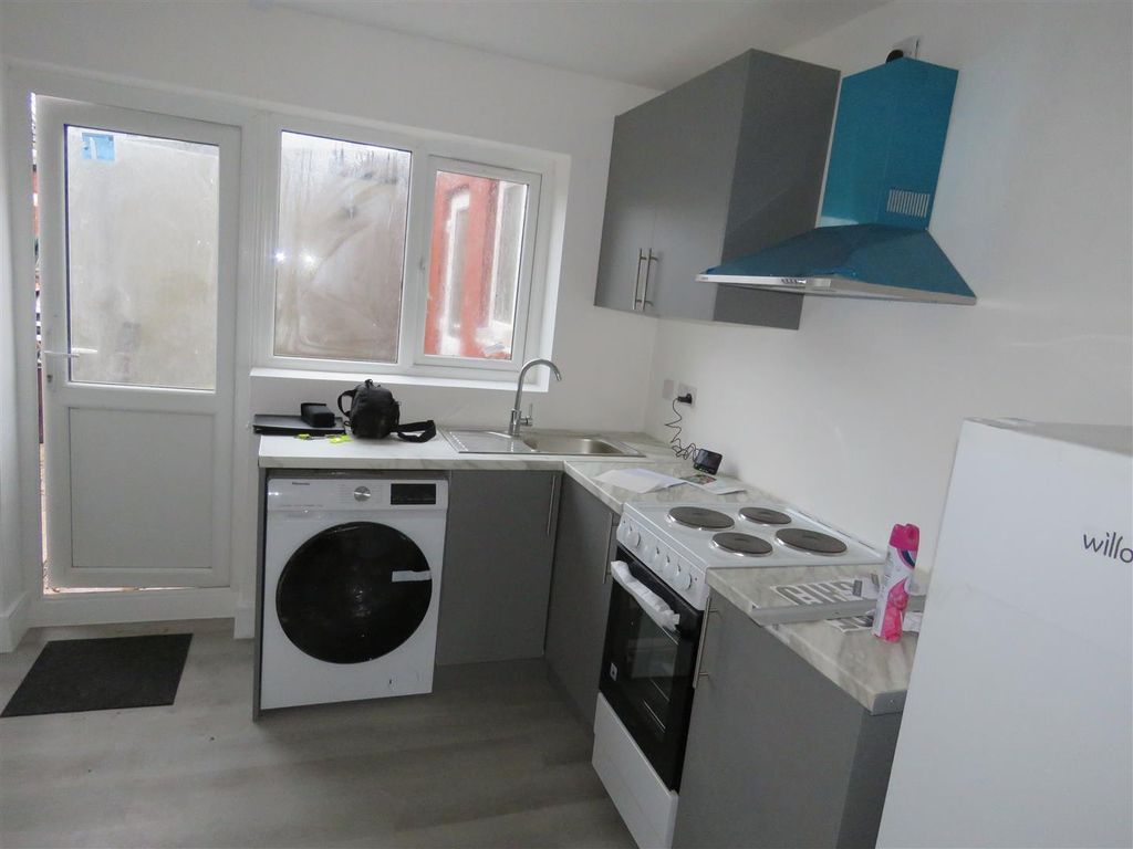 Property photo 3 of 5 Kitchen