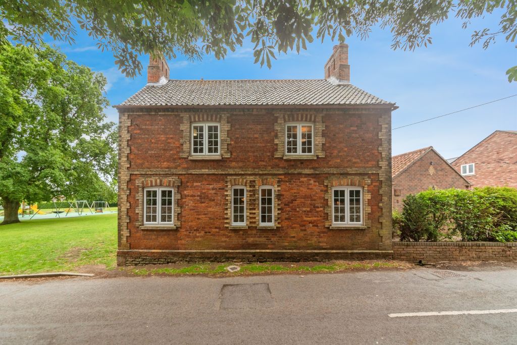 Property photo 1 of 20