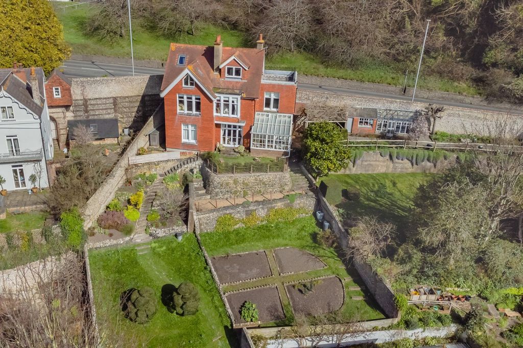 Property photo 1 of 33