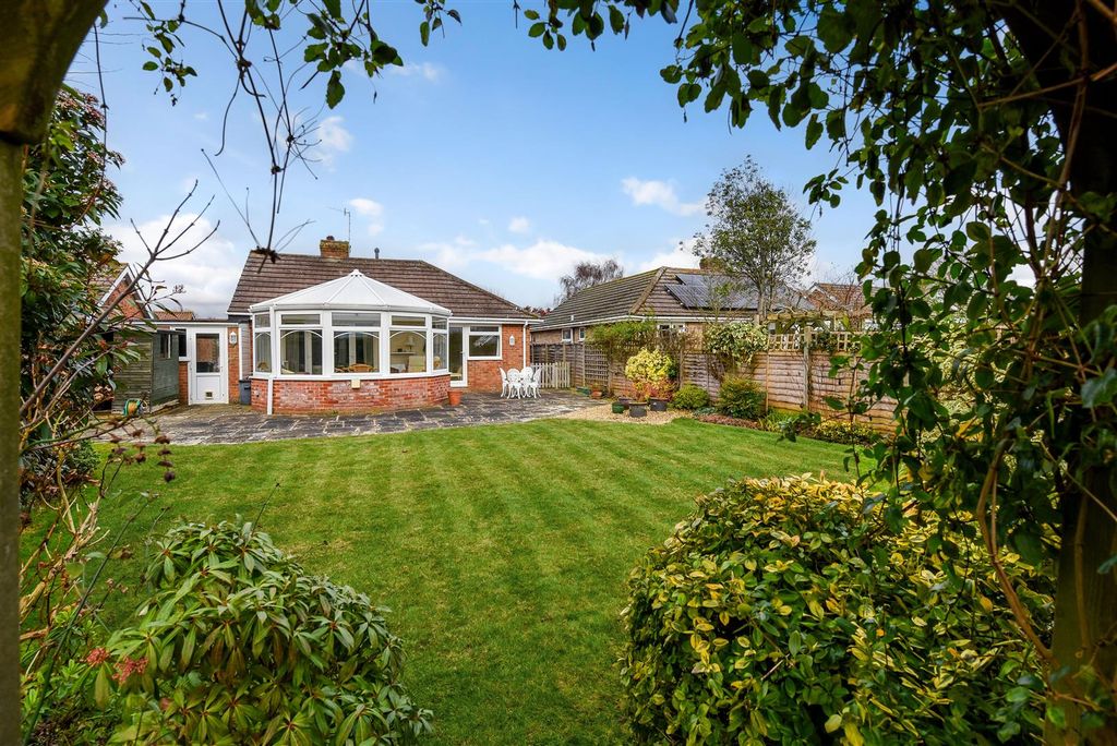 Property photo 2 of 30 Ph3_6377952.Jpg