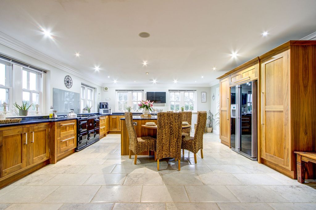 Property photo 3 of 52 Kitchen/Breakfast Room 3