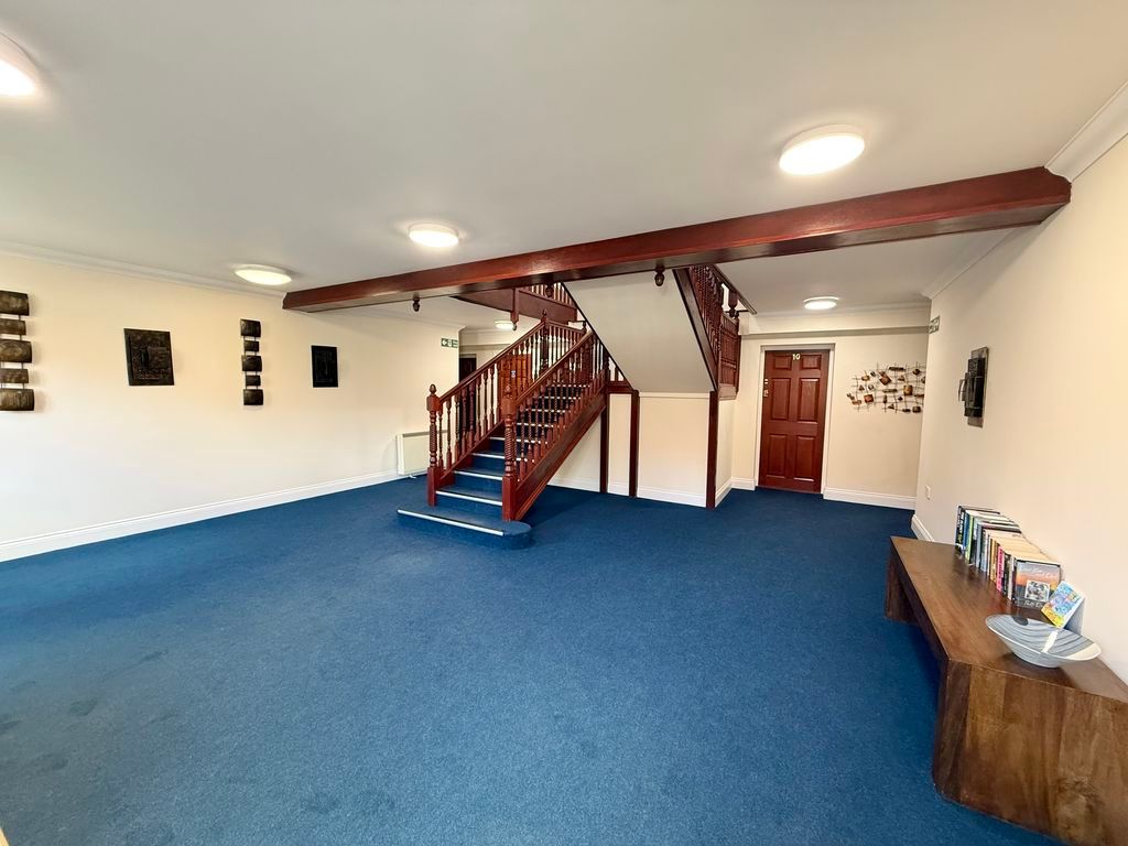 Property photo 2 of 16 Communal Entrance Hall