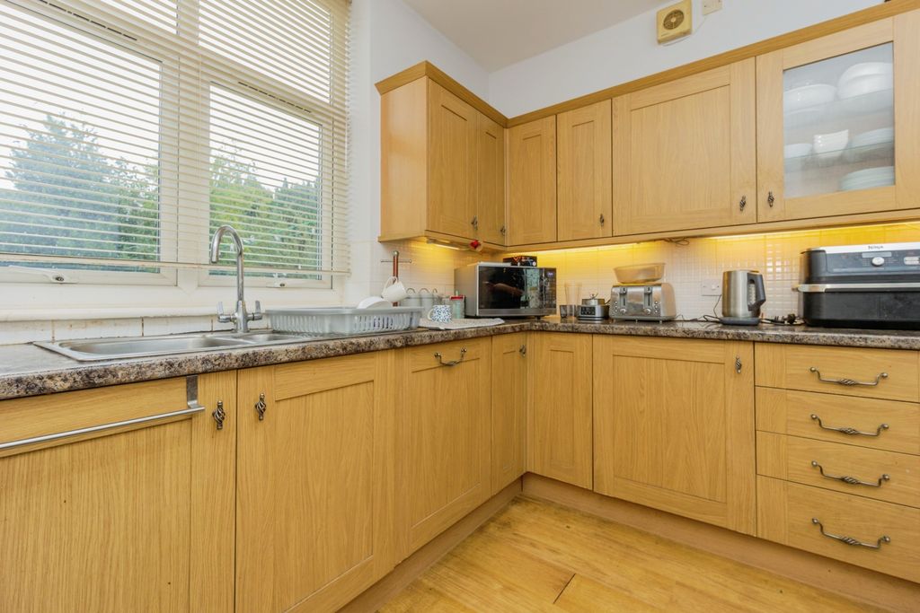Property photo 3 of 17 Kitchen