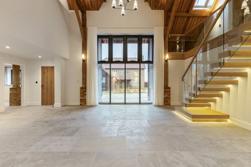 Property photo 2 of 20 1