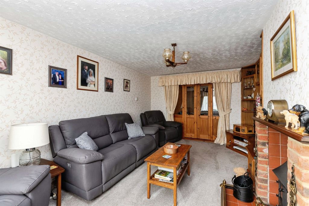 Property photo 3 of 17