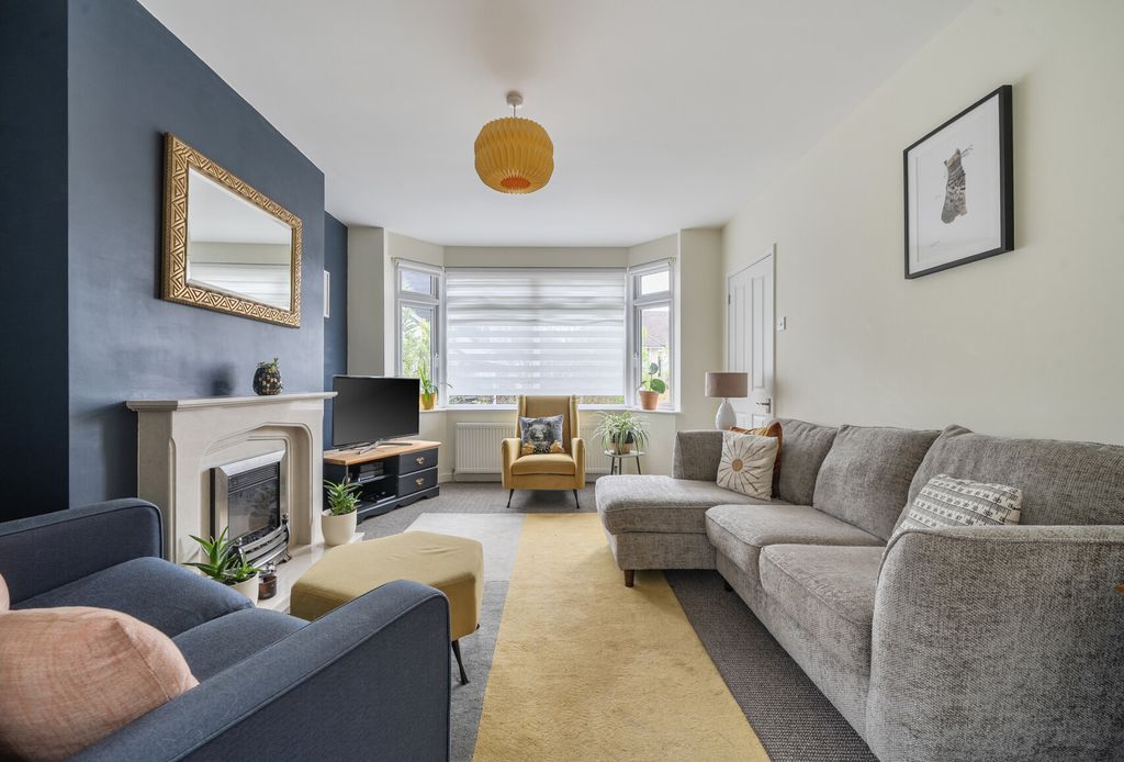 Property photo 2 of 27 1432404-11-69c27c...