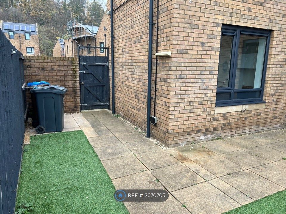 Property photo 3 of 23