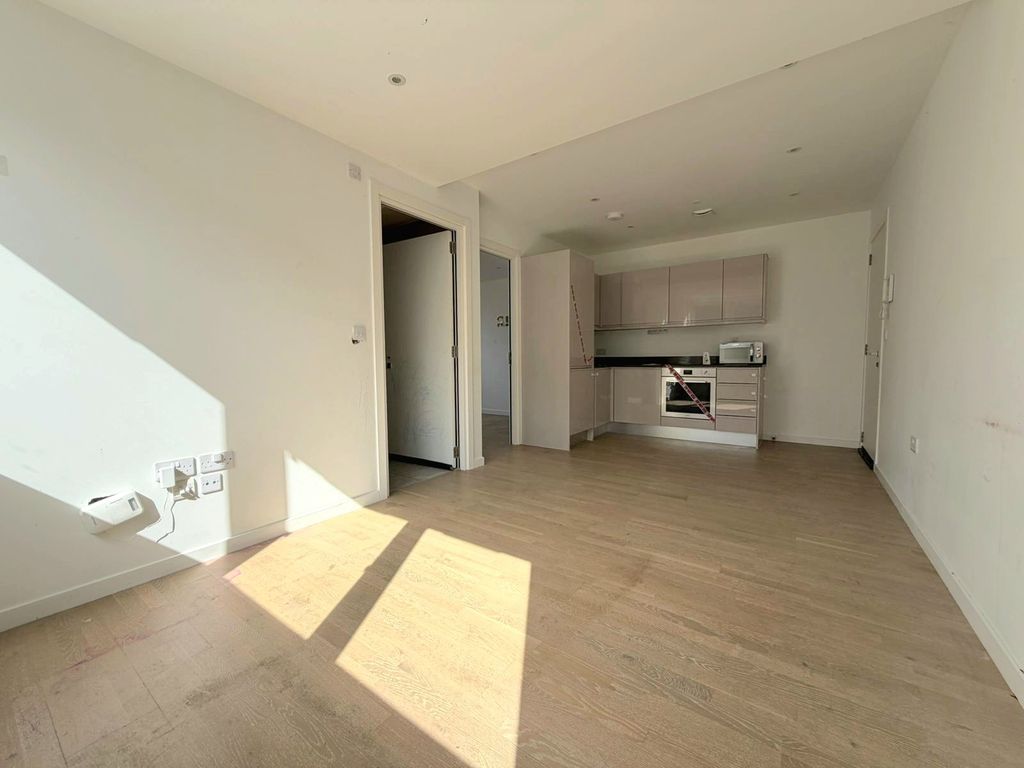 Property photo 3 of 9 Reception/Kitchen