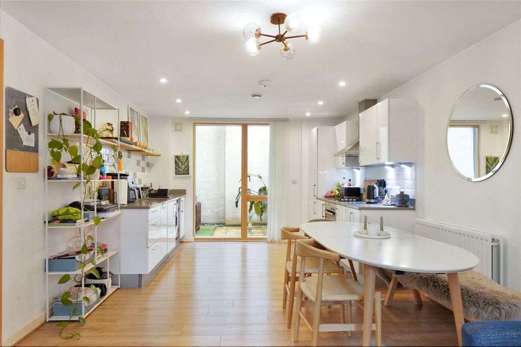 Property photo 2 of 14 Picture No. 16