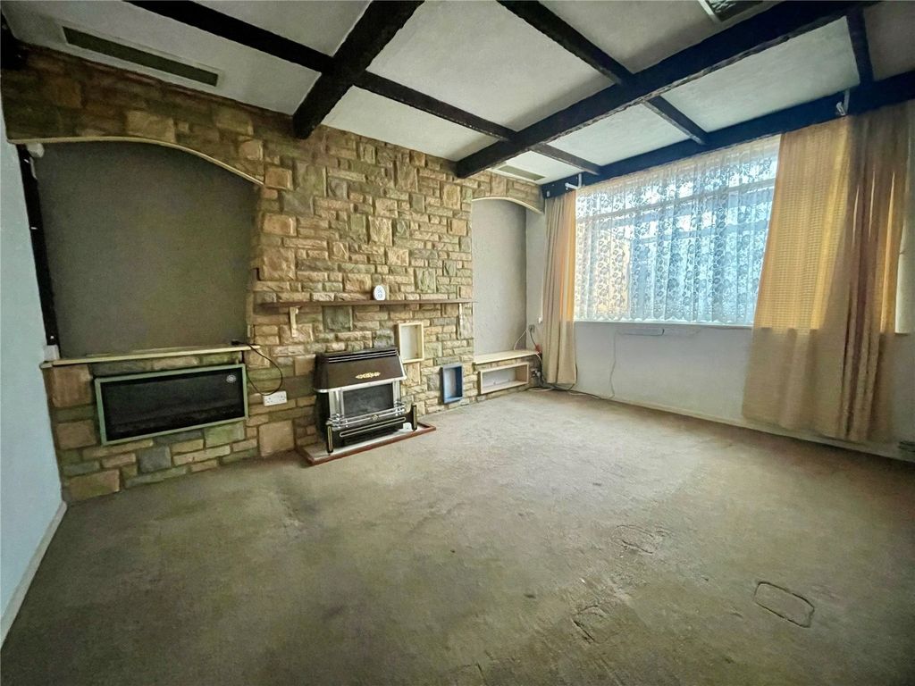 Property photo 3 of 13 Lounge