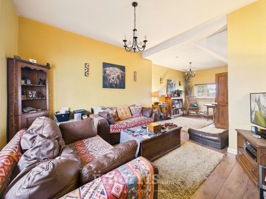 Property photo 2 of 28