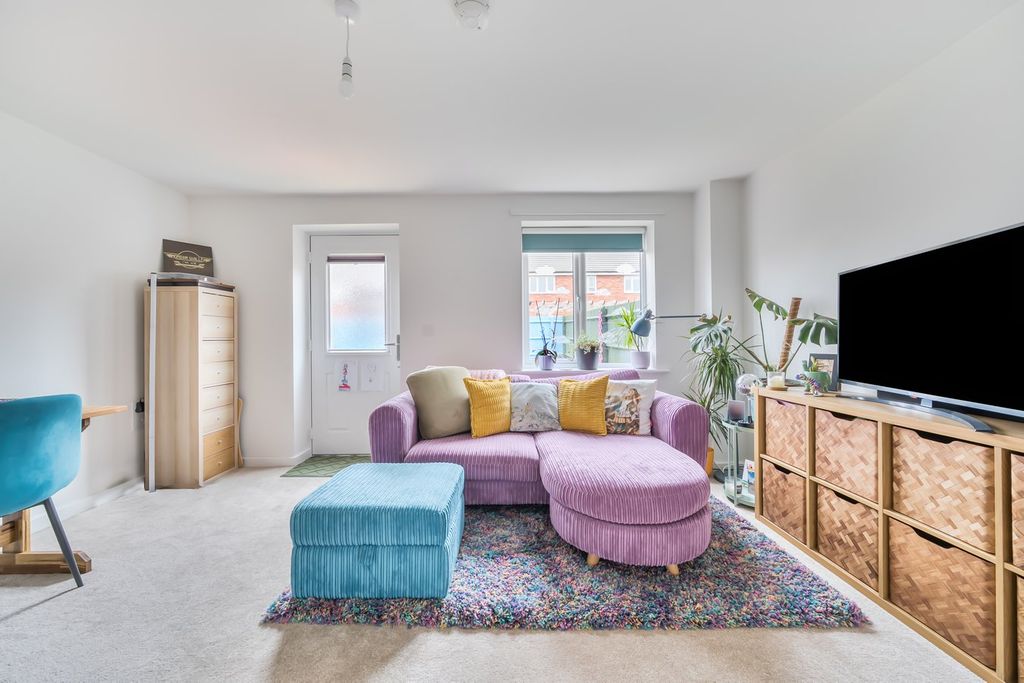 Property photo 3 of 19