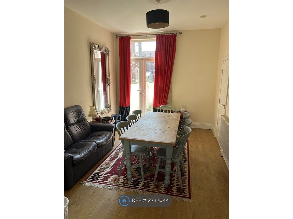 Property photo 3 of 20 Dining Room