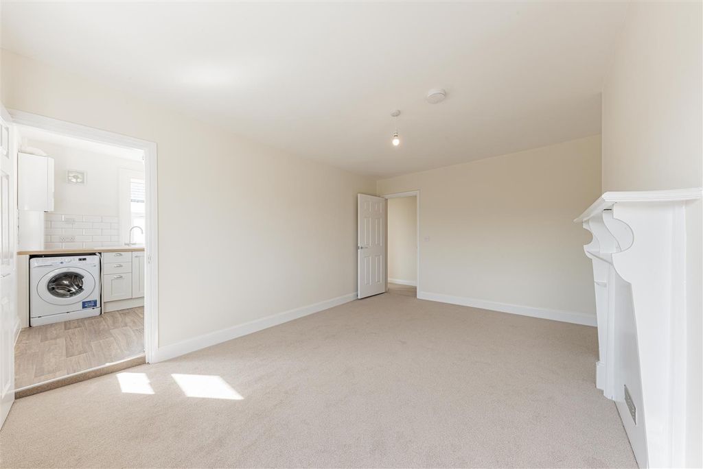 Property photo 2 of 13 L J Imaging-4.Jpg