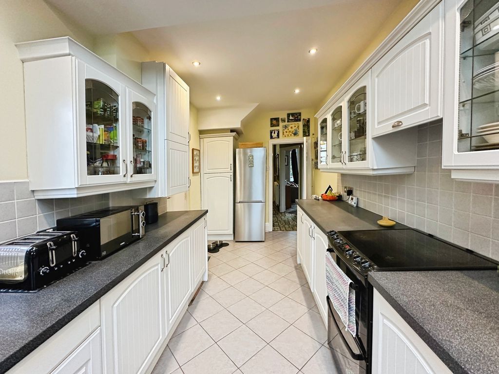 Property photo 2 of 18 Kitchen