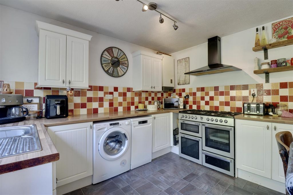 Property photo 3 of 14 Kitchen