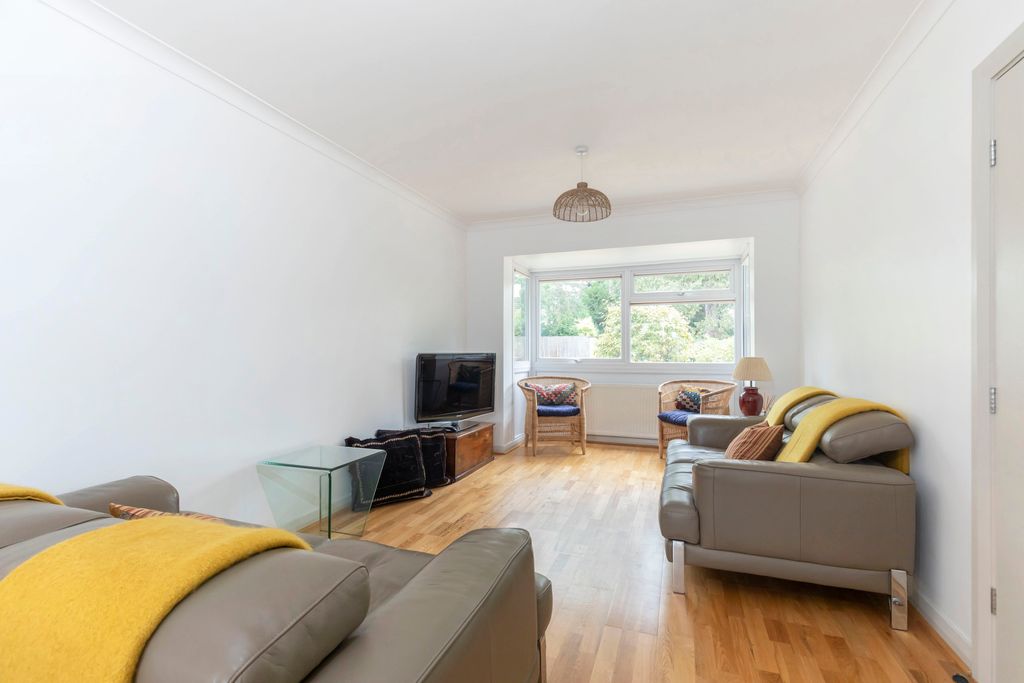 Property photo 2 of 17 58 St Stephens Rd-11