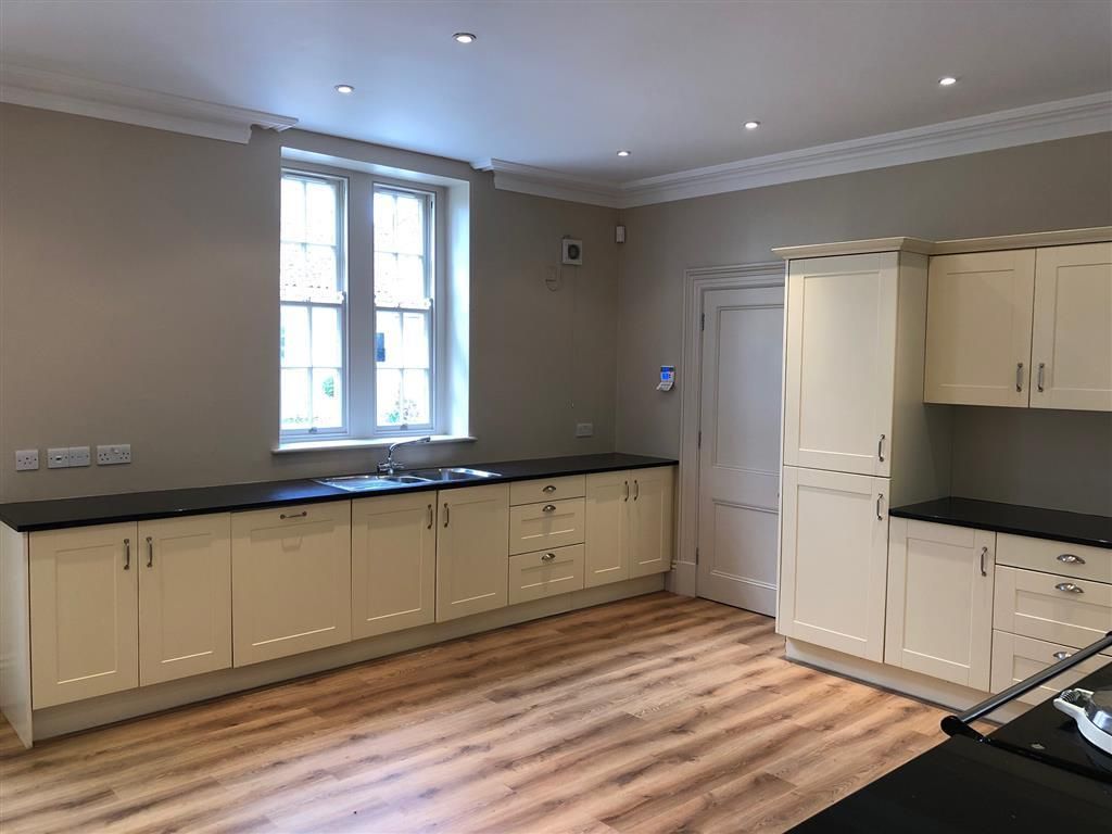 Property photo 3 of 19 Kitchen