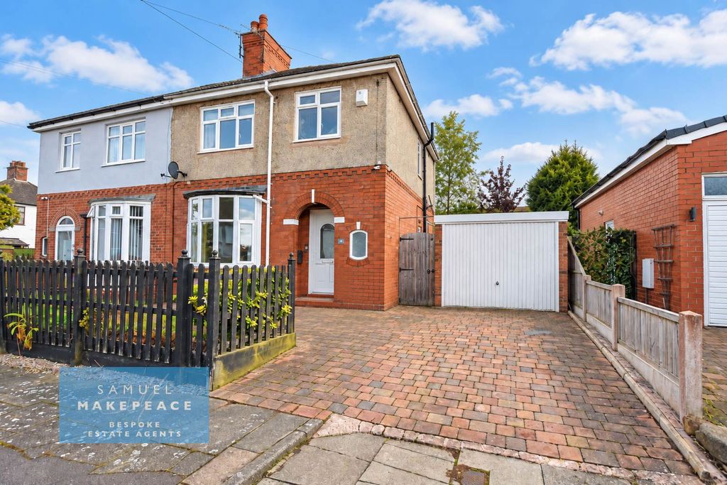 Property photo 1 of 21 Three Bedroom Semi Detached Property With Lovely Open-Plan Kitchen