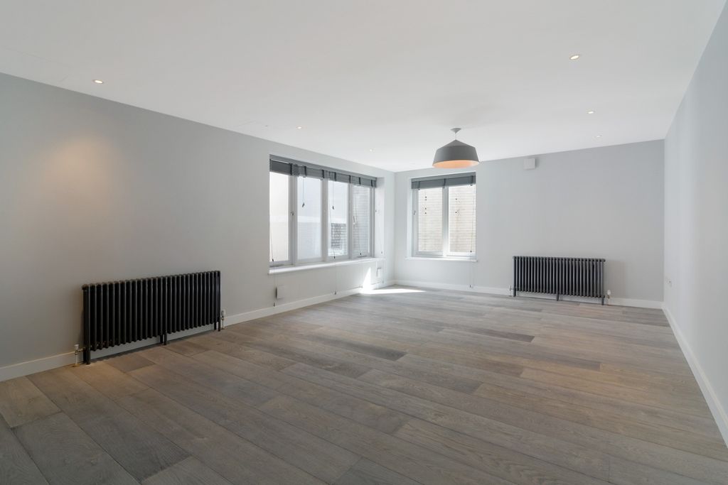 Property photo 3 of 12 969534