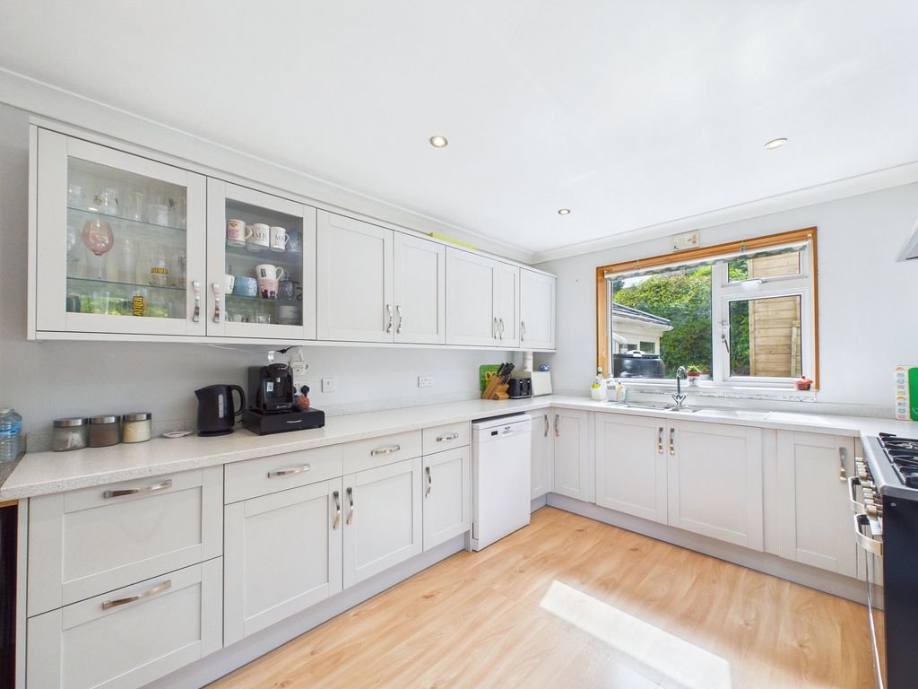 Property photo 2 of 33