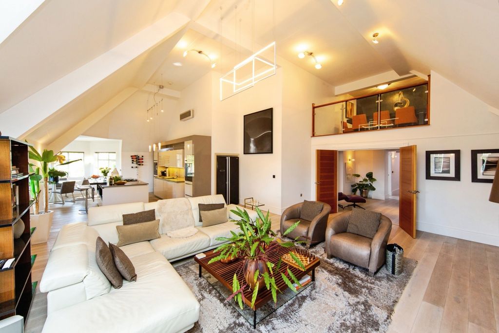 Property photo 2 of 31 Pbox-Img.Jpg
