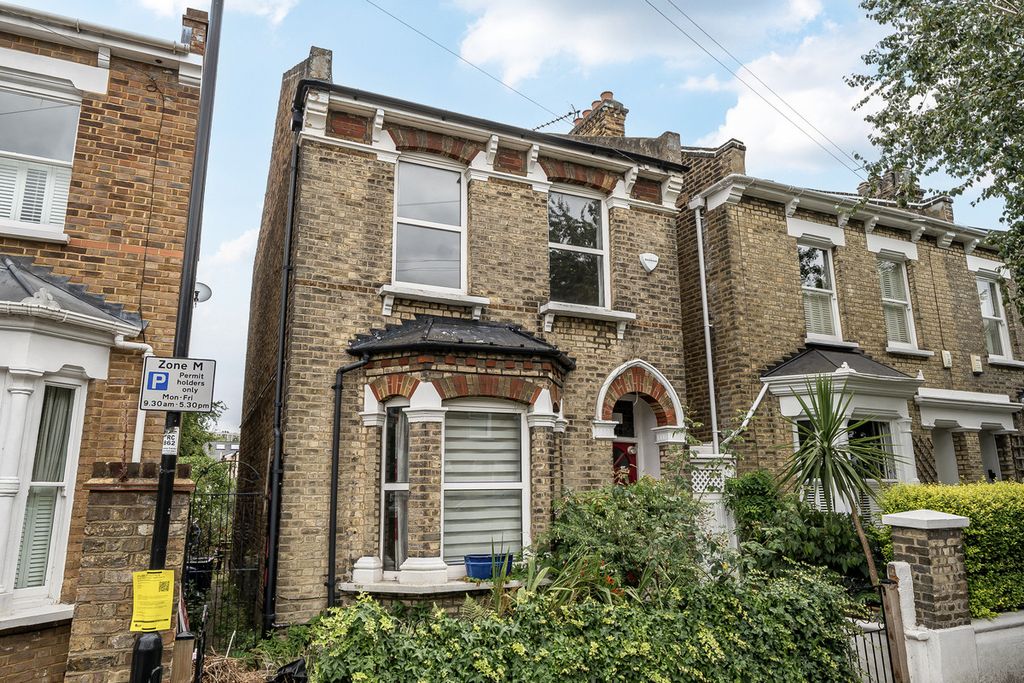 Property photo 1 of 17
