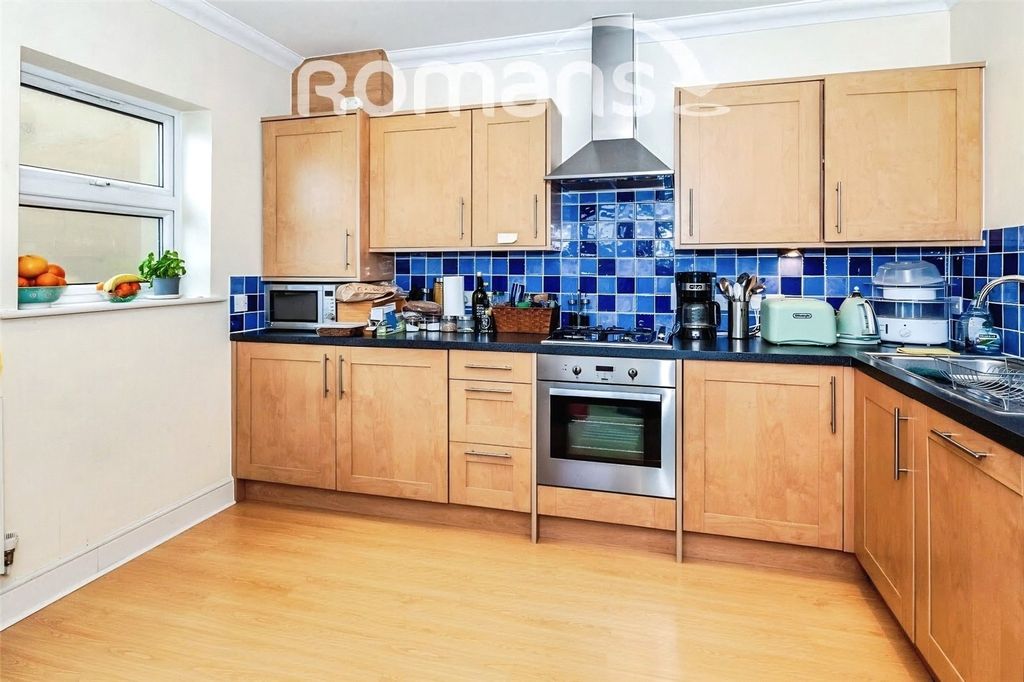 Property photo 3 of 9 Kitchen
