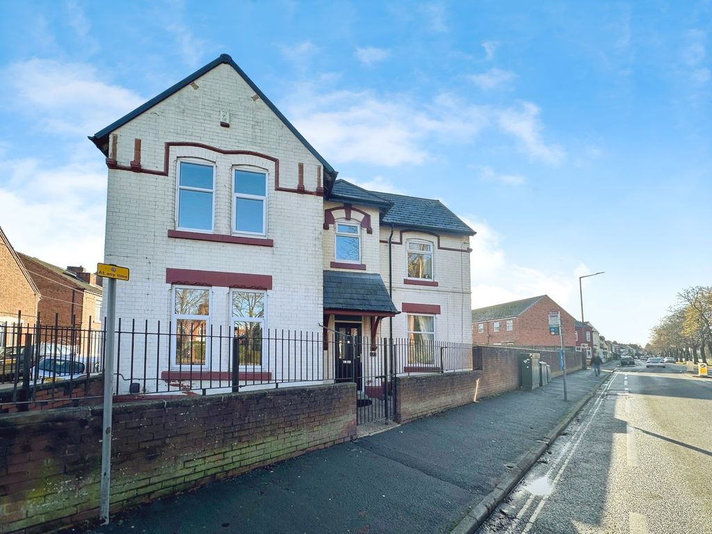 Property photo 1 of 28