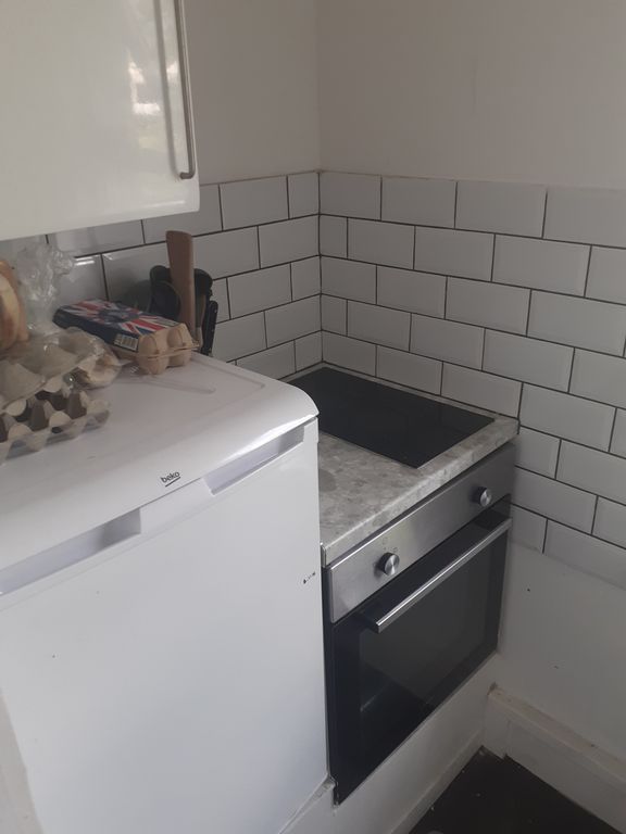 Property photo 3 of 7 Kitchen