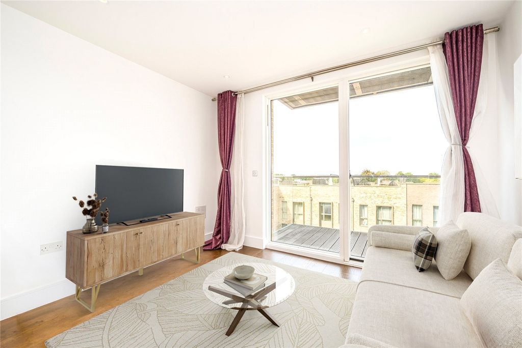 Property photo 2 of 7 Picture No. 15