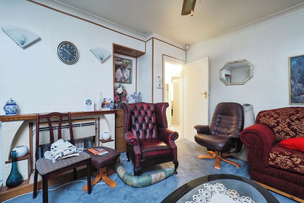 Property photo 3 of 15 Pbox-Img.Jpg