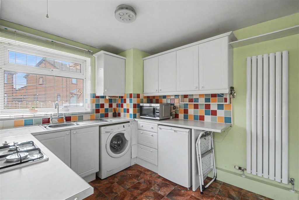Property photo 3 of 17 Kitchen