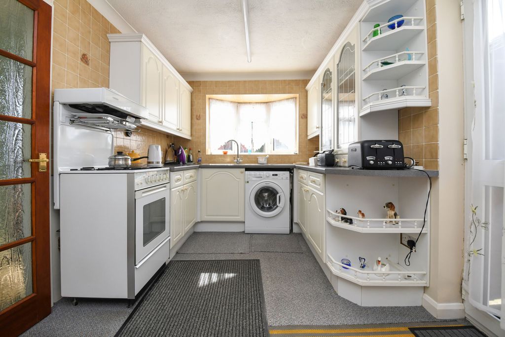 Property photo 3 of 15 Kitchen