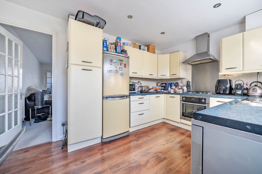 Property photo 2 of 10 Kitchen
