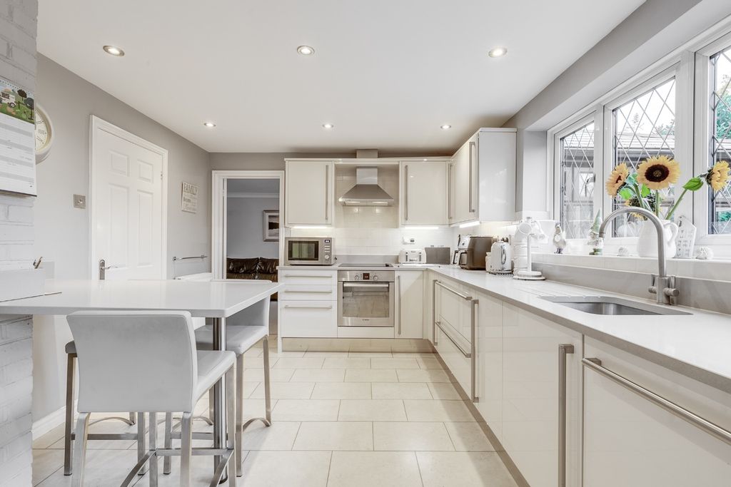 Property photo 2 of 28 4522863